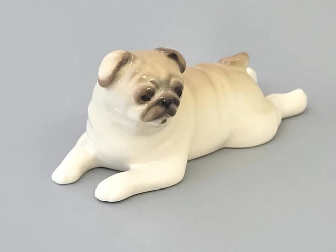 Скульптура Мопс лежащий 