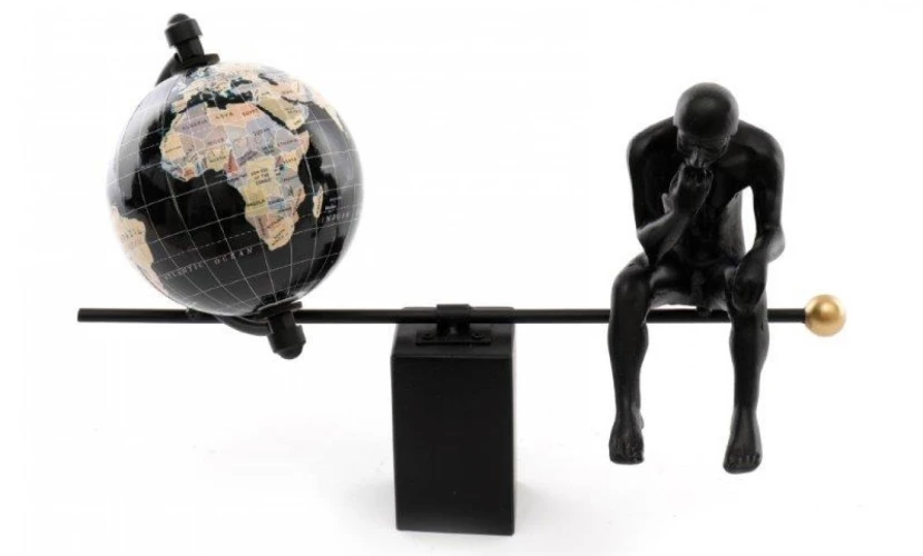 SiL  Декоративная фигурка Человек и глобус,  27X16 см